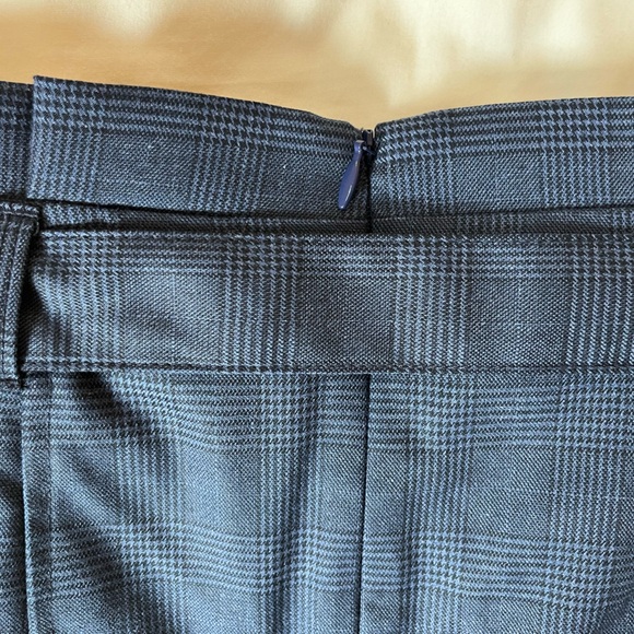 Banana Republic petite skirt suit in navy check - Picture 9 of 10